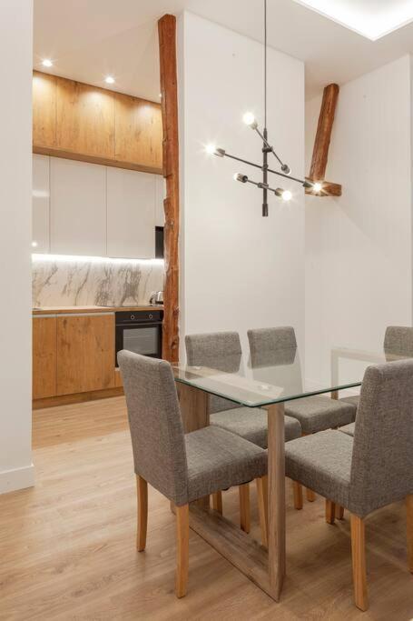 Apartament Centro Iii Calle Carrera De San Jeronimo 3br 3bh