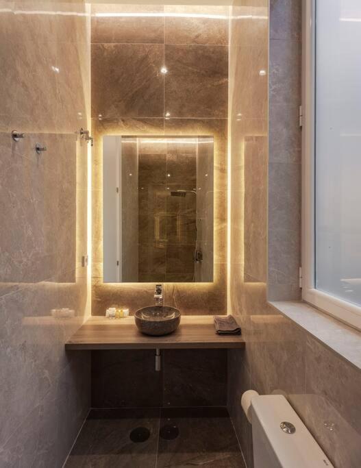 Apartament Centro Iii Calle Carrera De San Jeronimo 3br 3bh